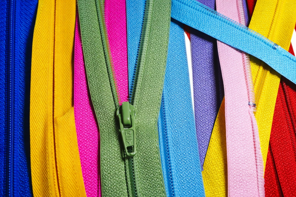 Distribuidor de Cierres para Ropa en Perú | 📲 935 989 176